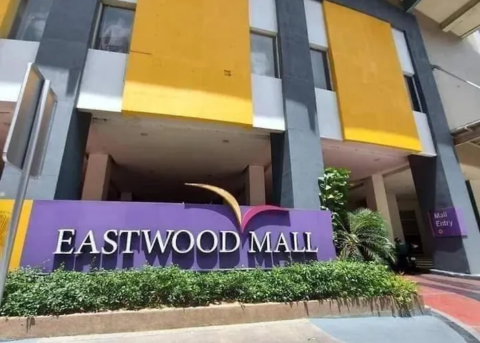 Apartment Eastwood Residence Above Eastwood Mall *
