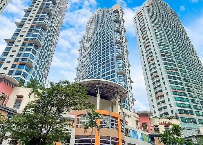 Eastwood Residence Above Eastwood Mall Apartment *