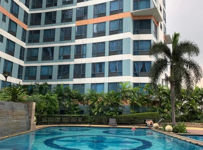 Apartment Eastwood Residence Above Eastwood Mall *